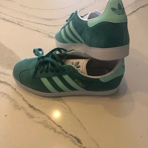Adidas Gazelle suede green sneakers NWT!